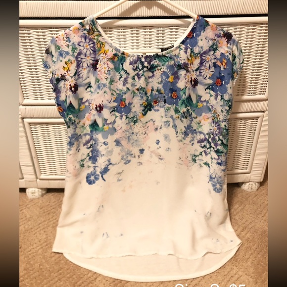 Floral top - Picture 1 of 1